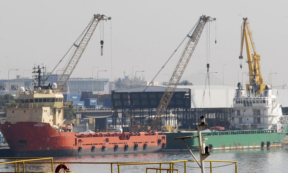 balanca-comercial-tem-superavit-mais-baixo-para-marco-desde-2020