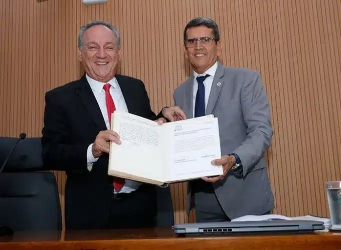 mineiro-do-espetinho-retorna-a-camara-quatro-dias-depois-de-perder-cadeira