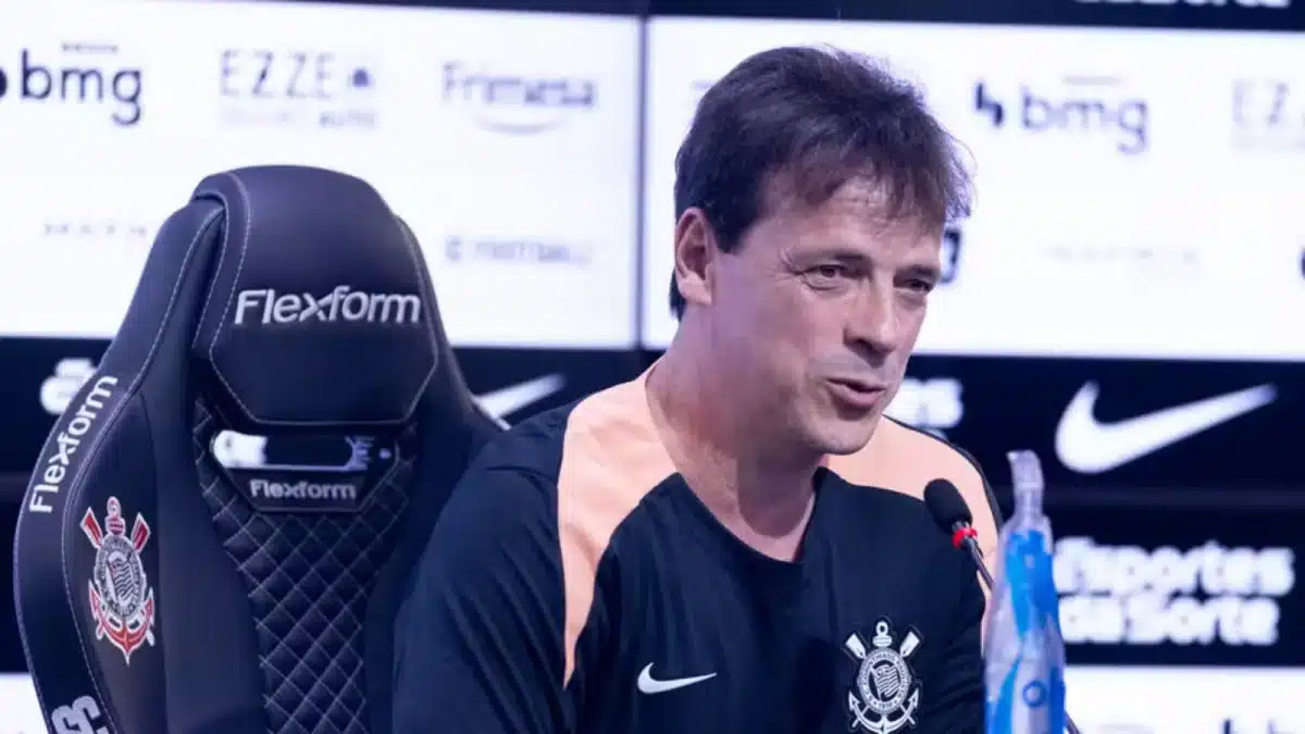 diniz-defende-saida-de-bola-de-hugo-em-primeira-entrevista-como-treinador-do-corinthians