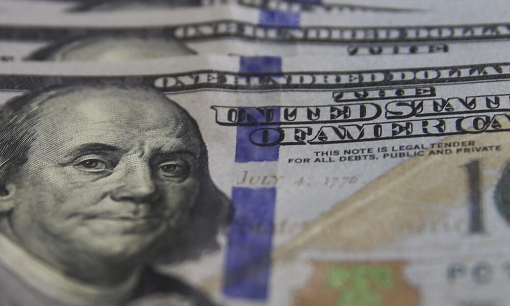 dolar-cai-a-r$-5,10-e-bolsa-bate-recorde-com-tregua-entre-eua-e-ira