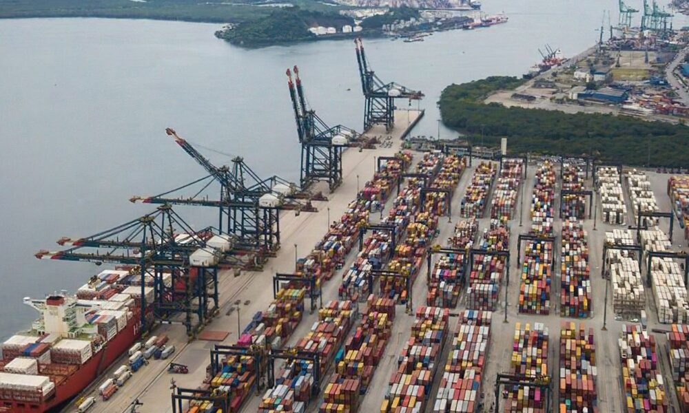 porto-de-santos-prioriza-desembarque-de-caminhoes-com-gasolina