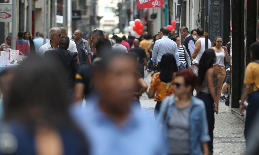 abono-salarial-comeca-a-ser-pago-para-nascidos-em-marco-e-abril