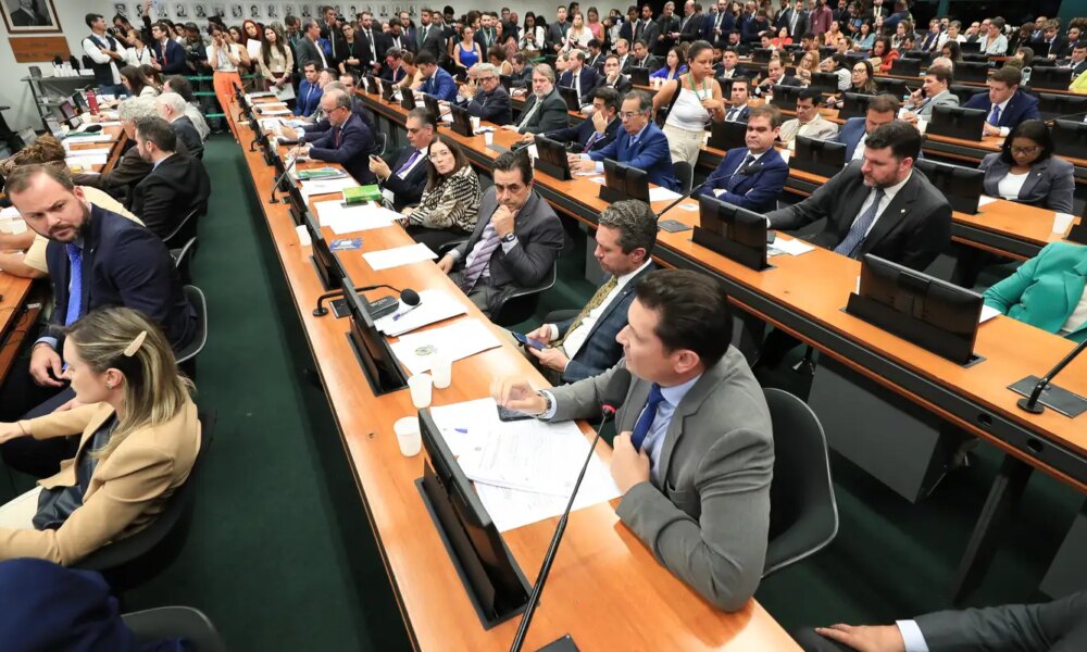 ccj-da-camara-retoma-analise-do-fim-da-escala-6×1-nesta-quarta