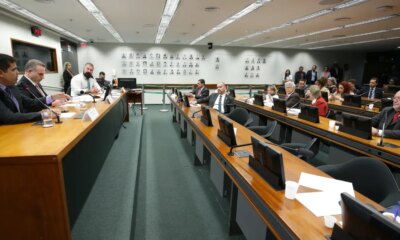 conselho-de-etica-adia-analise-contra-deputados-por-quebra-de-decoro