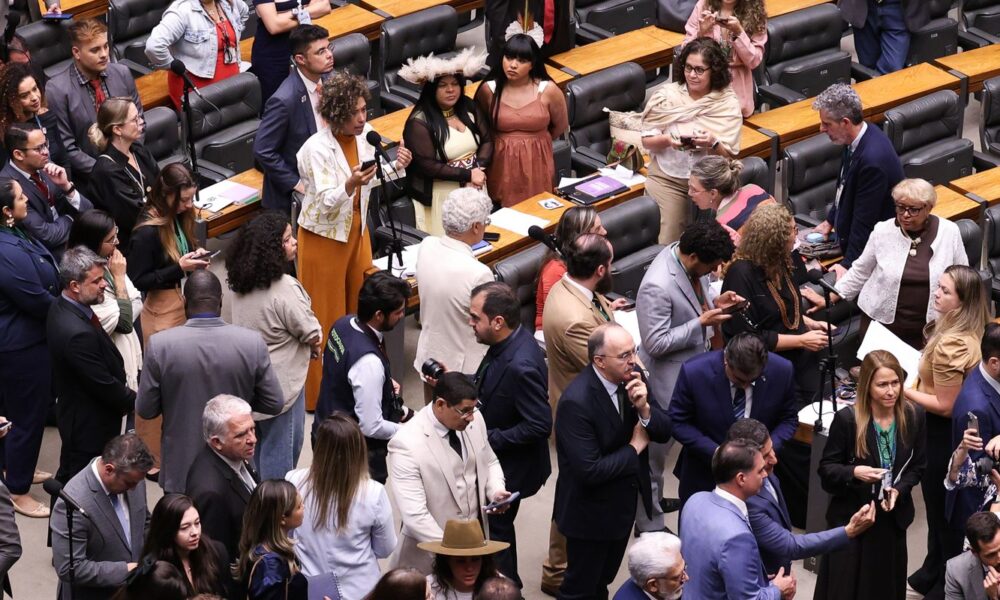 camara-vota-para-derrubar-veto-ao-pl-da-dosimetria;-falta-o-senado