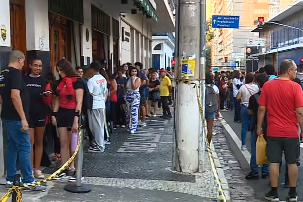 cartorio-tem-fila-“dobrando-quarteirao”-no-penultimo-dia-de-regularizacao