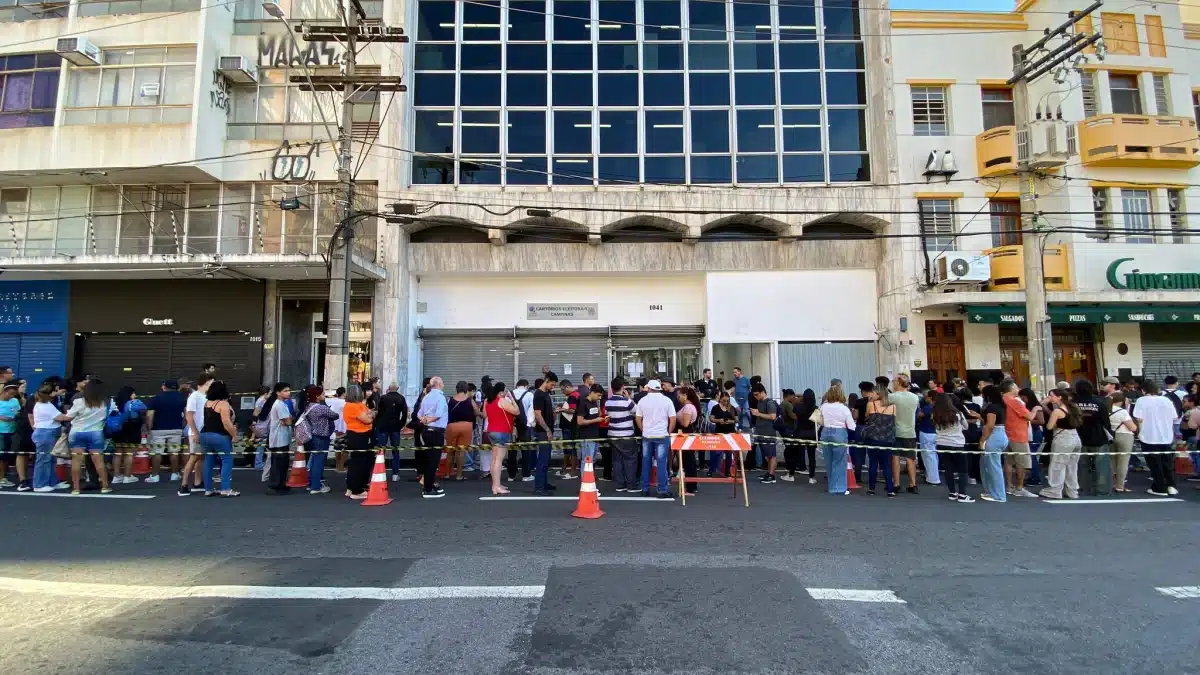 titulo:-cartorio-no-centro-tem-filas-imensas;-prazo-termina-hoje