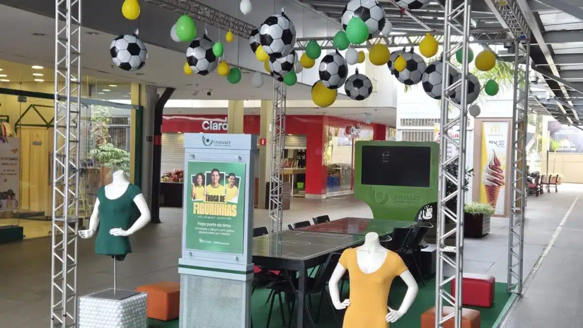 shopping-cria-espaco-gratuito-com-atracoes-tematicas-para-troca-de-figurinhas-da-copa-do-mundo