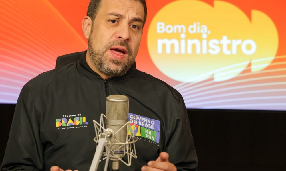 com-juros-altos,-dividas-aumentam-e-exigem-mais-desenrola,-diz-boulos