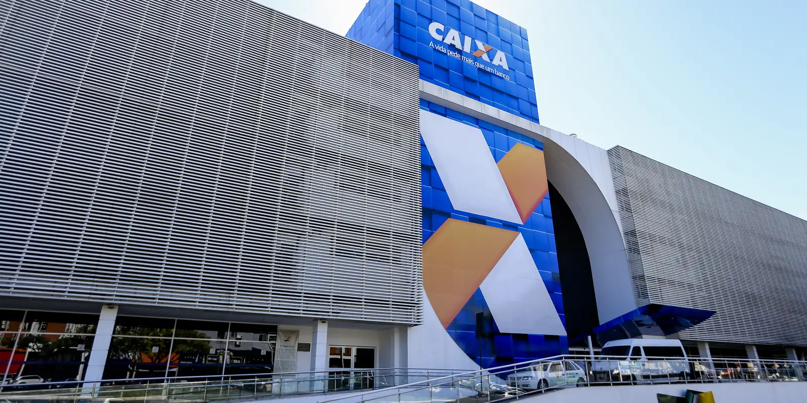 caixa-e-bb-liberam-abono-salarial-para-nascidos-em-maio-e-junho