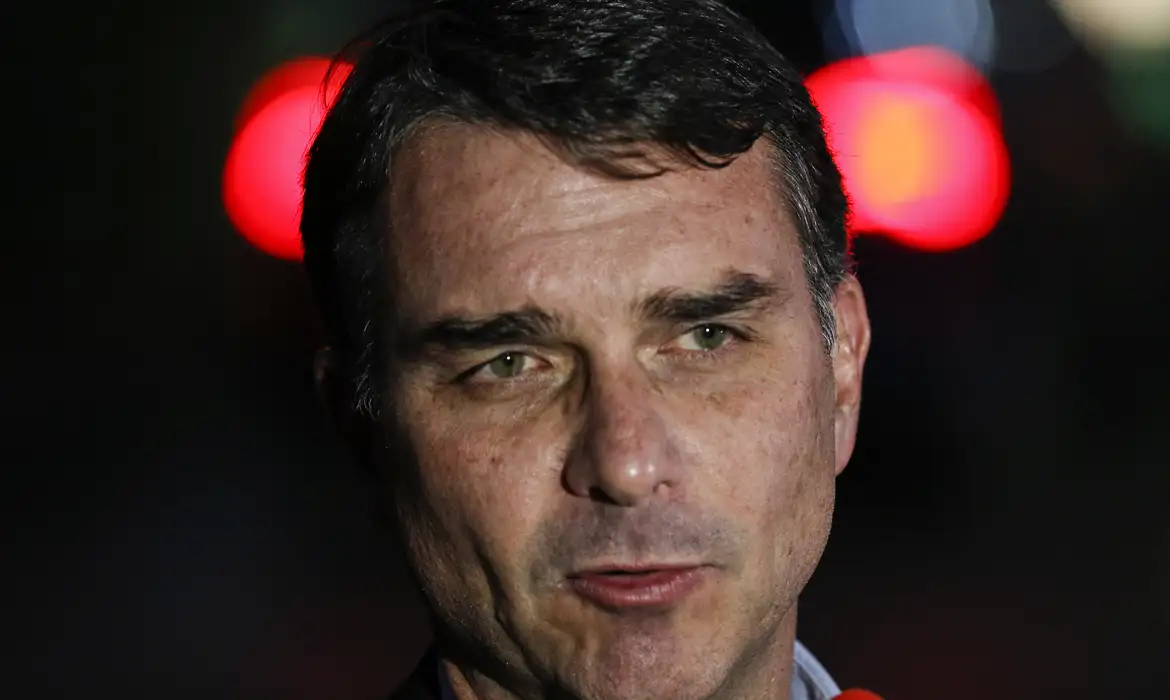 flavio-bolsonaro-lidera-rejeicao-apos-audio-com-vorcaro,-aponta-pesquisa