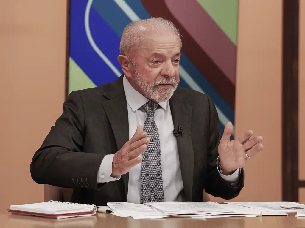 datafolha:-lula-abre-9-pontos-sobre-flavio-bolsonaro-apos-caso-“dark-horse”