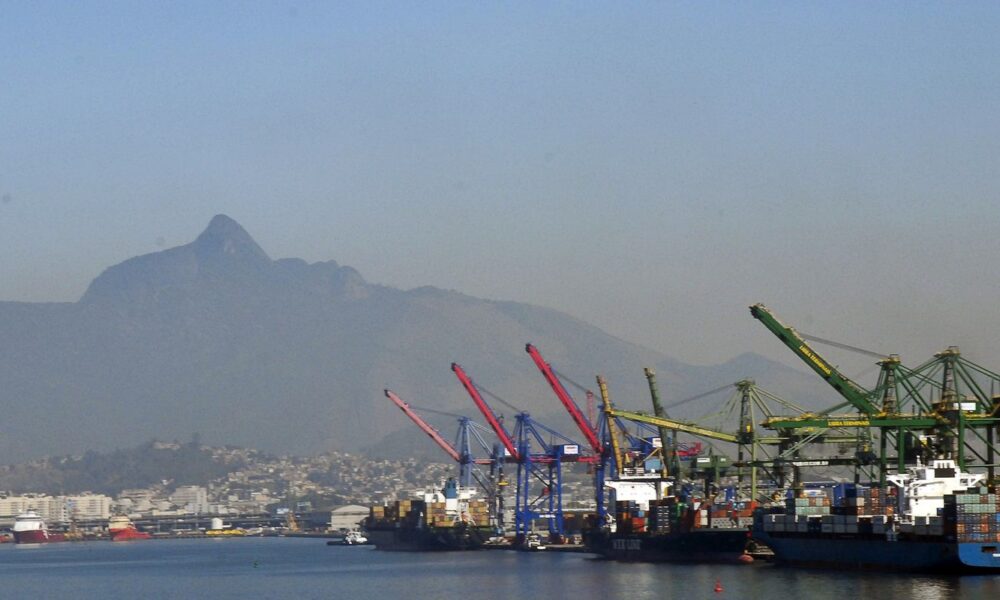 superavit-comercial-cresce-10,8%-em-maio-puxado-por-soja-e-cobre