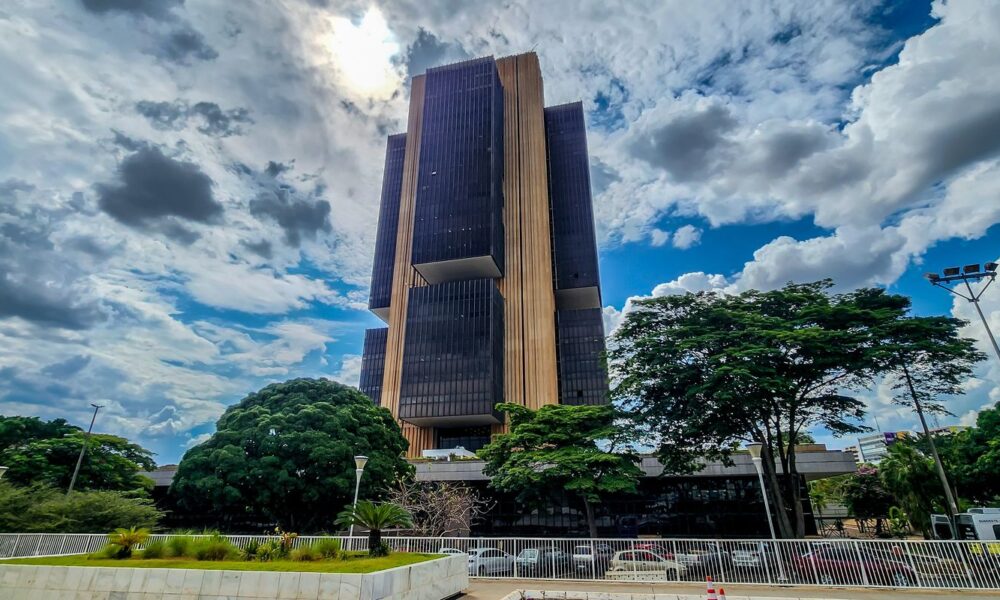 pec-no-senado-facilita-cooptacao-do-banco-central,-dizem-economistas