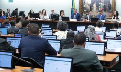 deputados-votam-reducao-da-maioridade-penal-em-comissao  