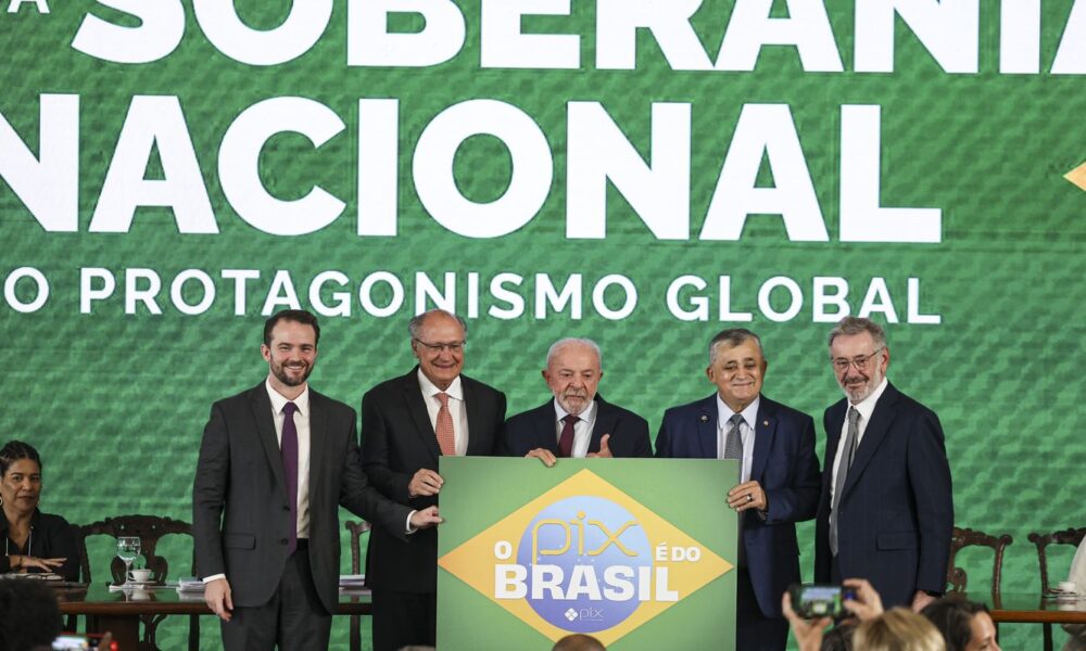 “brasil-nao-abaixa-a-cabeca”,-diz-durigan-ao-defender-soberania-e-pix