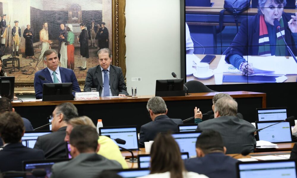 comissao-da-camara-aprova-reducao-da-maioridade-penal-para-16-anos