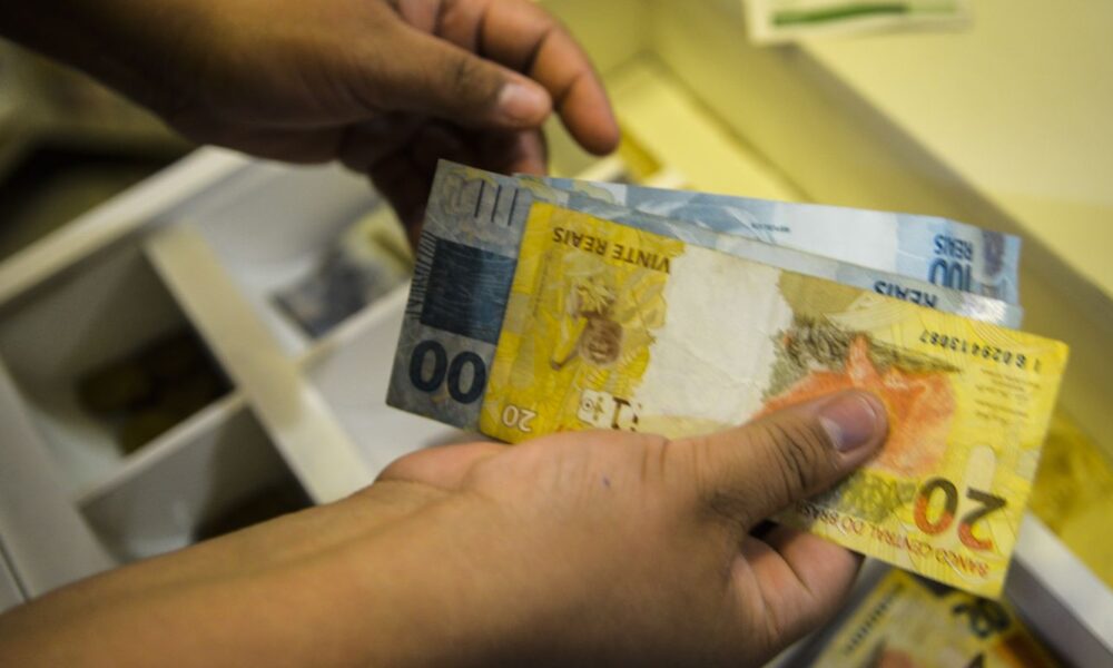inpc,-inflacao-usada-para-reajustar-salarios,-soma-4,42%-em-12-meses