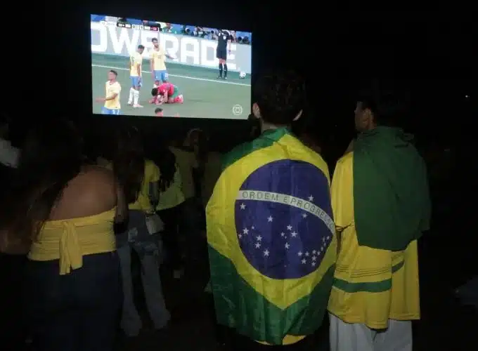 arena-do-torcedor-em-campinas-reune-7-mil-pessoas-na-estreia-do-brasil-na-copa