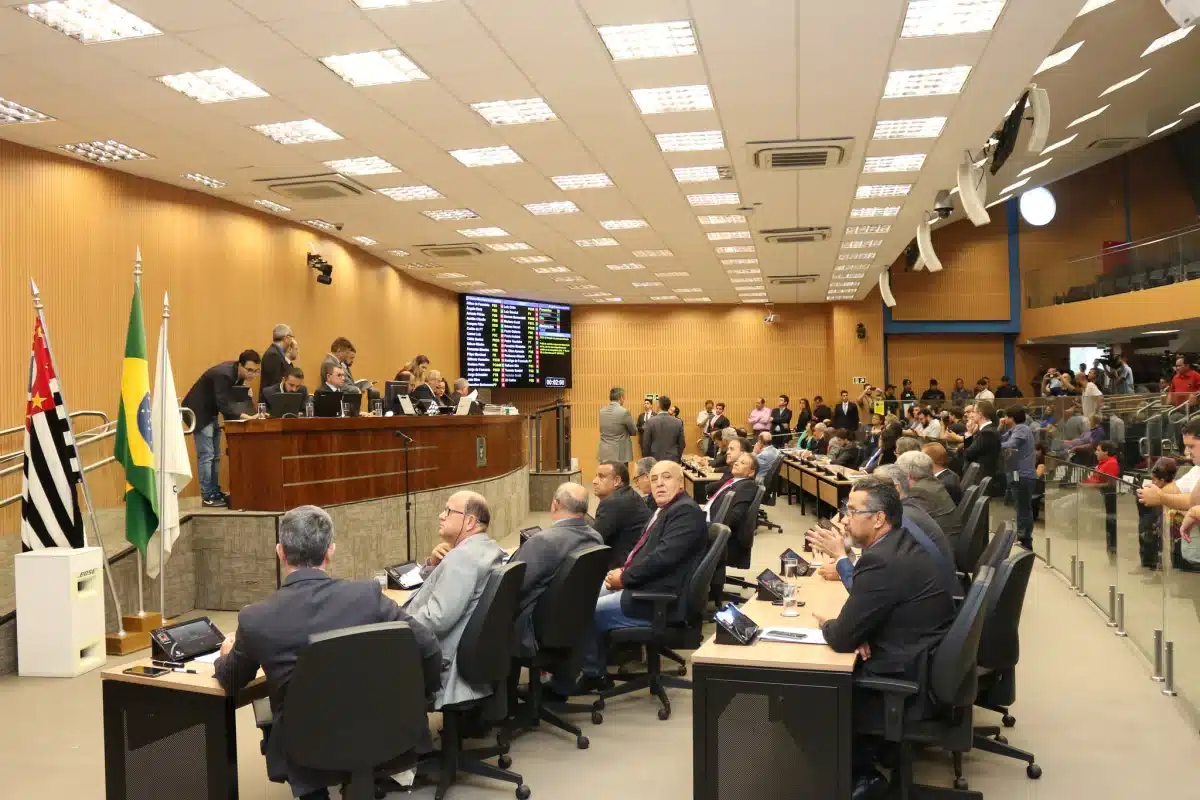 camara-vota-ldo-de-2027-com-previsao-de-receita-de-r$-9-bi-e-mudancas-no-conselho-tutelar