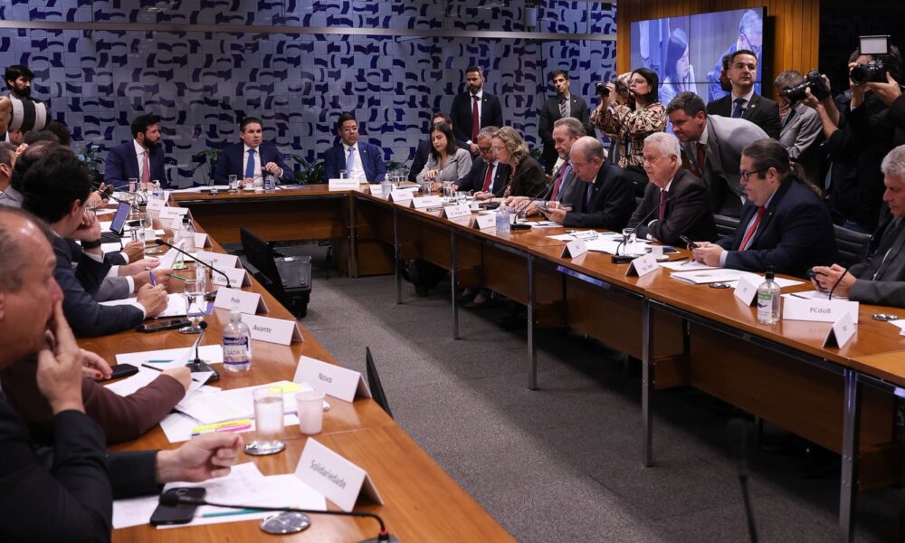 camara:-governo-retira-urgencia-do-fim-da-escala-6×1-e-destrava-pauta