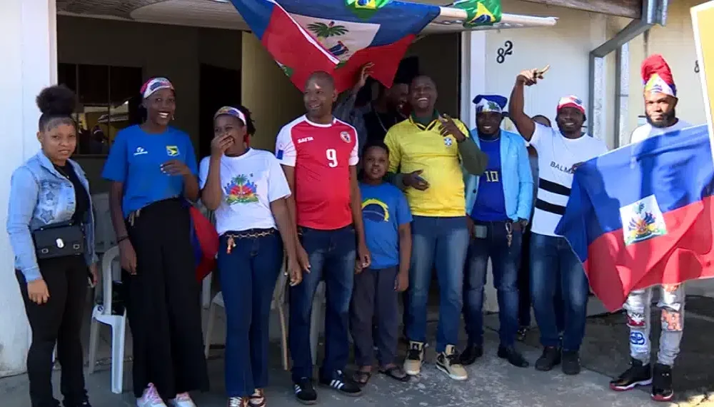 partida-entre-brasil-e-haiti-divide-familias-e-coracoes-de-haitianos-que-vivem-na-regiao