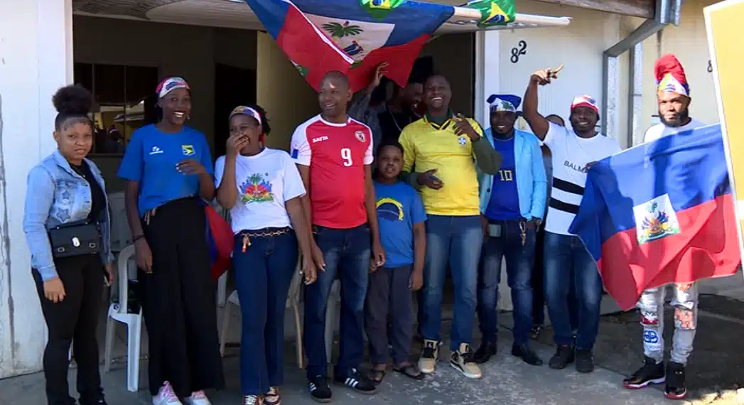 partida-entre-brasil-e-haiti-divide-familias-e-coracoes-de-haitianos-que-vivem-na-regiao