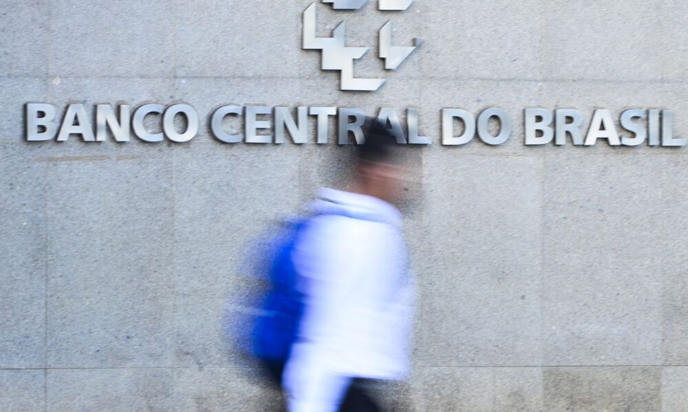 mercado-eleva-projecao-de-inflacao-e-ve-selic-em-14%-ao-ano-em-2026
