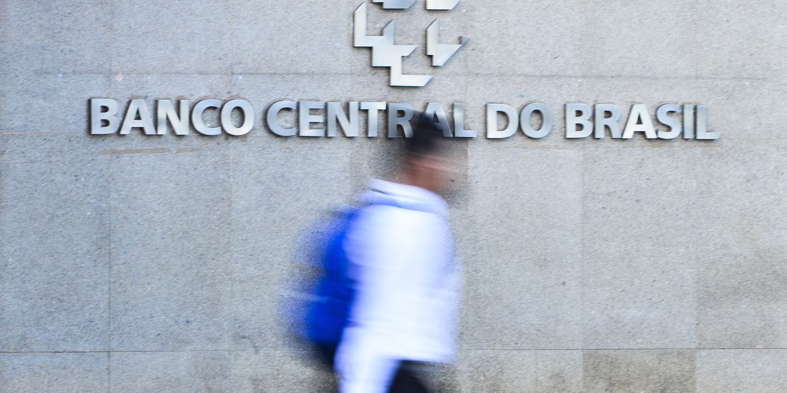 mercado-eleva-projecao-de-inflacao-e-ve-selic-em-14%-ao-ano-em-2026