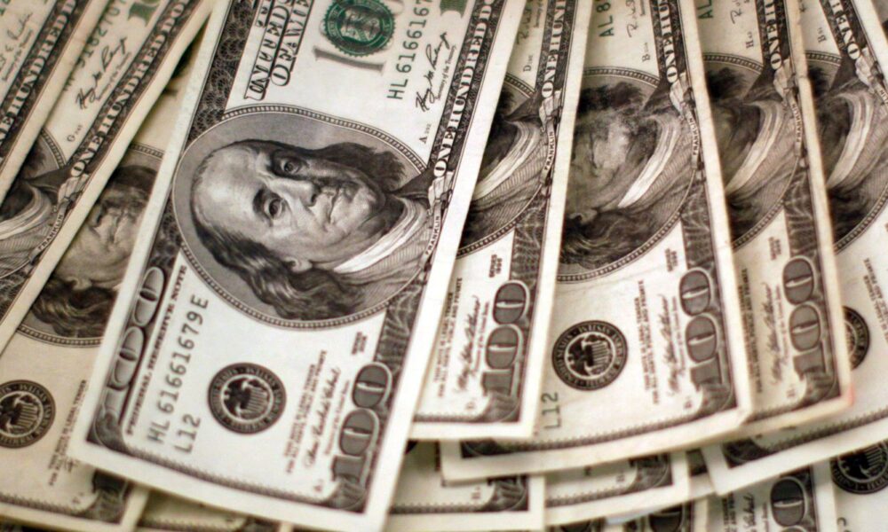 dolar-sobe-para-r$-5,18-e-atinge-maior-valor-desde-fim-de-marco