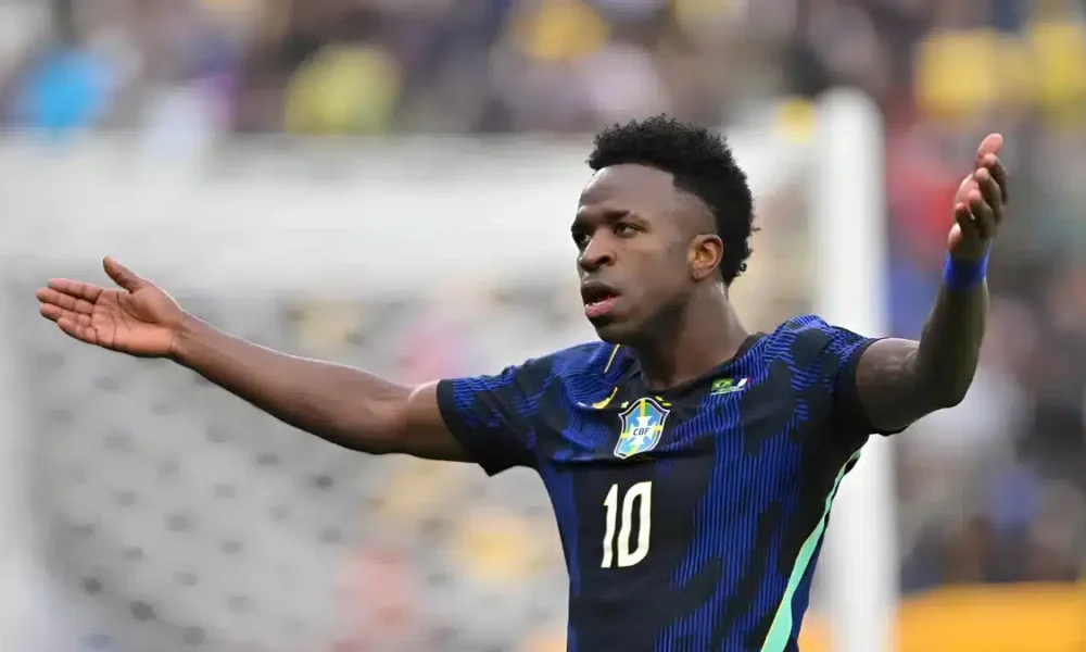 brasil-vence-a-escocia-com-dois-gols-de-vini-jr-e-avanca-em-primeiro-na-copa-do-mundo