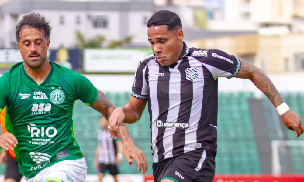 apos-empate-com-um-jogador-a-menos,-guarani-segue-lider-da-serie-c-e-elio-valoriza-reacao