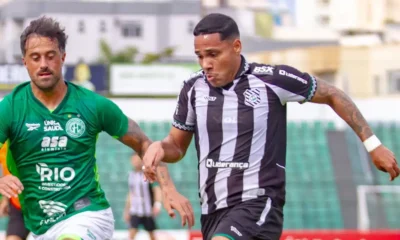apos-empate-com-um-jogador-a-menos,-guarani-segue-lider-da-serie-c-e-elio-valoriza-reacao