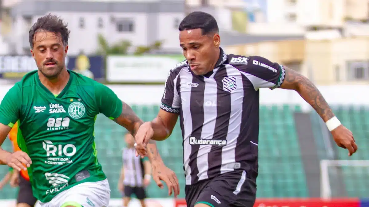 apos-empate-com-um-jogador-a-menos,-guarani-segue-lider-da-serie-c-e-elio-valoriza-reacao