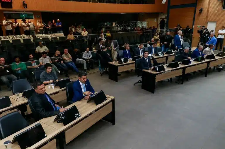 camara-aprova-mudancas-em-regras-de-alvaras-e-na-orquestra;-entenda