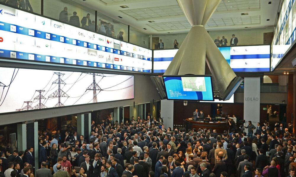 ibovespa-volta-aos-174-mil-pontos-com-aposta-na-selic,-e-dolar-cai