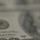 dolar-recua,-bolsa-cai-e-petroleo-dispara-com-tensao-no-oriente-medio