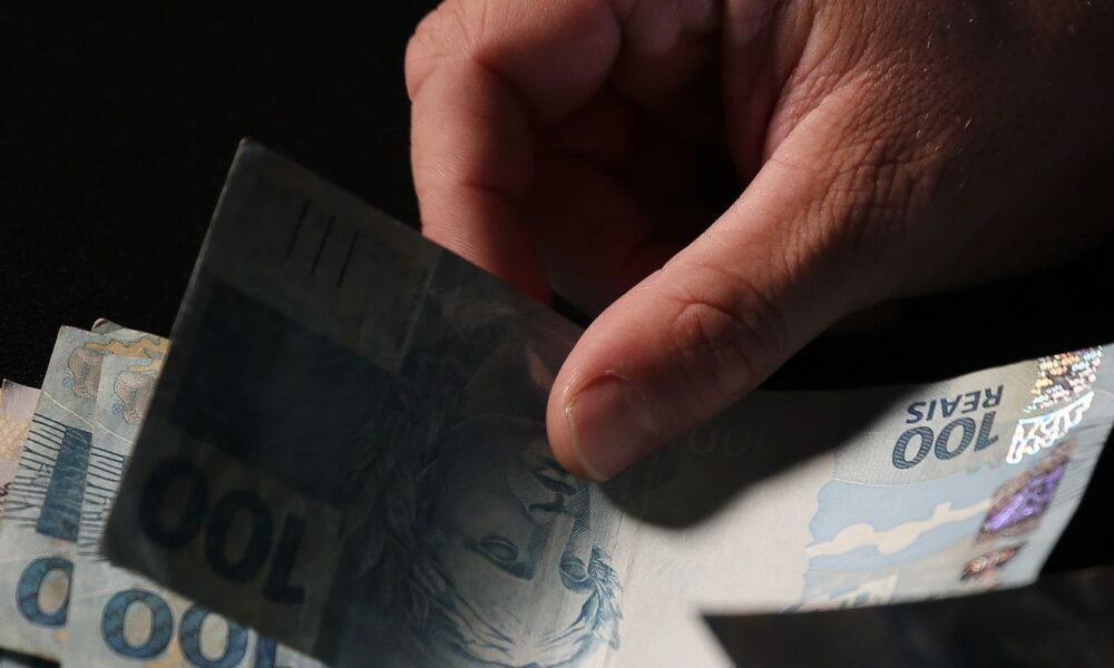 trabalhadores-nascidos-em-setembro-e-outubro-recebem-abono-salarial