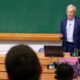 nobel-da-economia-diz-que-impacto-da-ia-no-emprego-e-superestimado