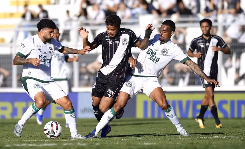 ponte-preta-perde-para-o-goias-em-casa 