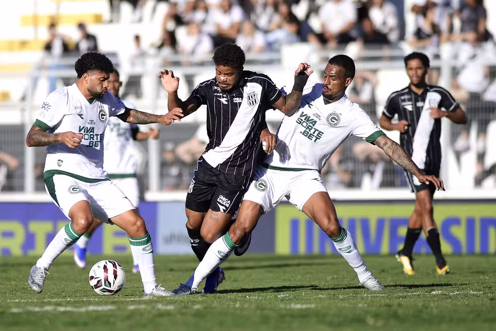 ponte-preta-perde-para-o-goias-em-casa 
