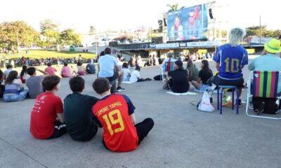 vitoria-da-espanha-agita-a-arena-do-torcedor-e-encerra-programacao-da-copa;-veja-fotos