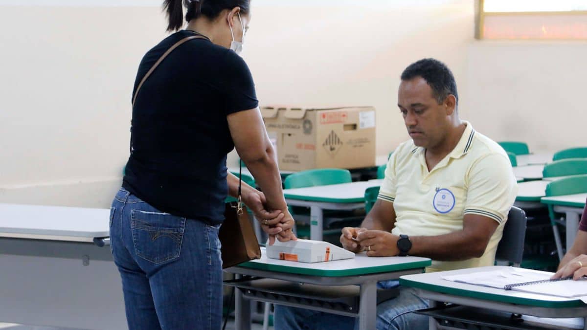 justica-eleitoral-passa-a-convocar-mesarios-pelo-whatsapp-em-sp