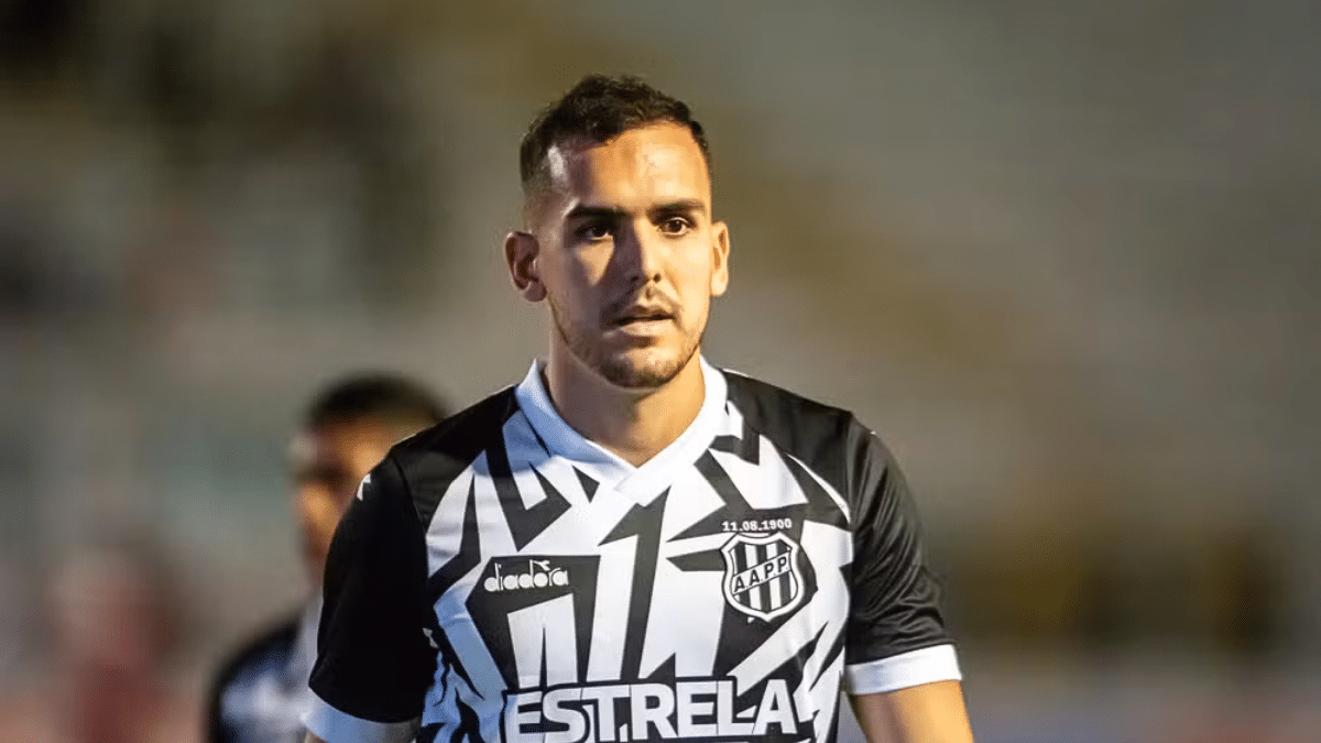 ponte-preta-sofre-novo-transfer-ban-da-fifa-por-divida-com-ex-zagueiro-e-chega-a-tres-punicoes