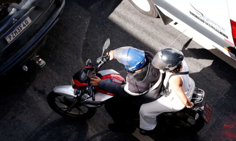 bombeiros-do-rj-alertam-motociclistas-sobre-uso-dos-itens-de-seguranca