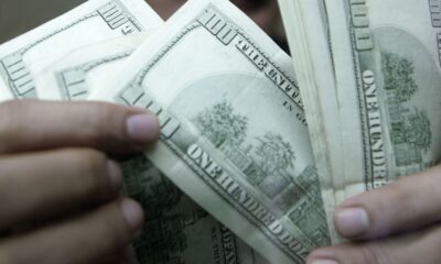 dolar-fecha-estavel,-mas-acumula-queda-de-1,82%-em-julho