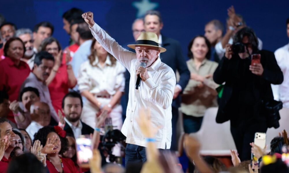 pt-oficializa-candidatura-de-lula-a-presidencia
