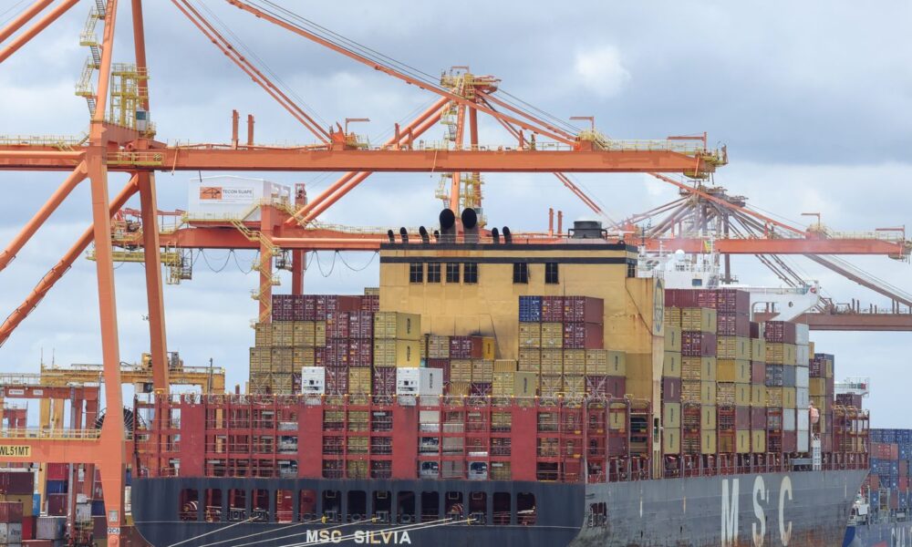 balanca-comercial-de-julho-tem-superavit-de-us$-7-bilhoes