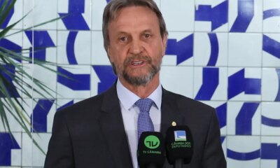 lider-do-pt-passa-mal-e-camara-suspende-votacoes