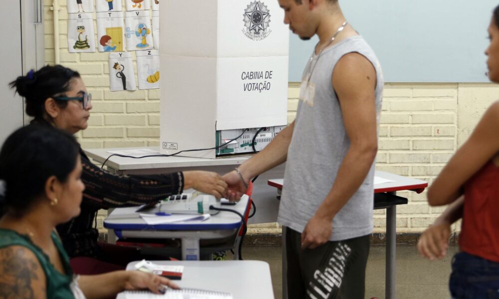 com-envelhecimento-da-populacao,-eleitorado-jovem-recua-22%-em-16-anos